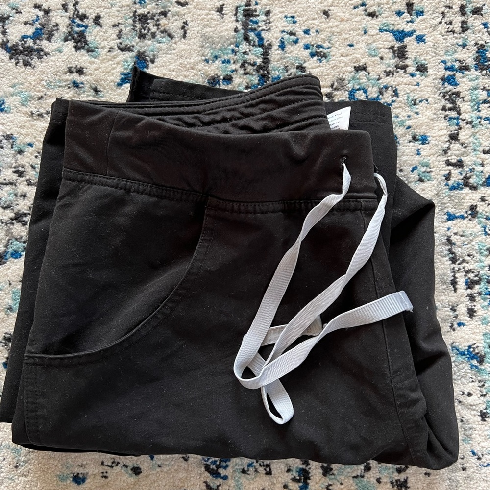 Figs medium scrub bottoms